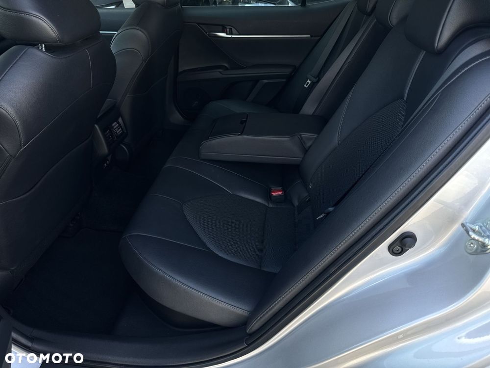 Toyota Camry 2.5 Hybrid Executive CVT - 34
