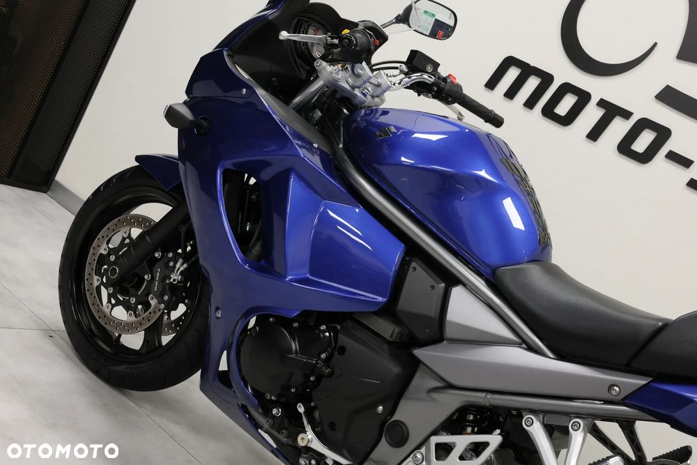 Suzuki GSX - 17