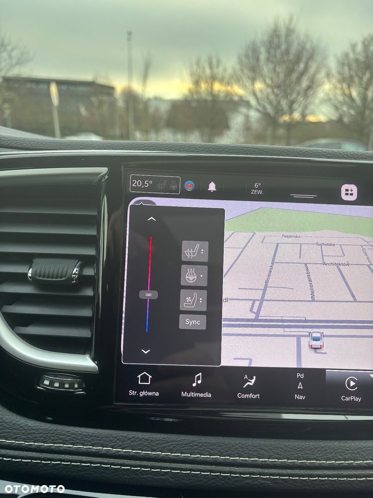 Chrysler Pacifica - 11