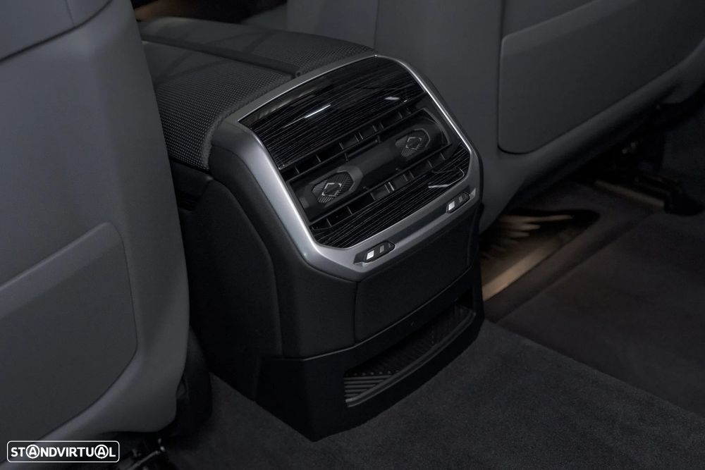 BMW 750 e xDrive - 31