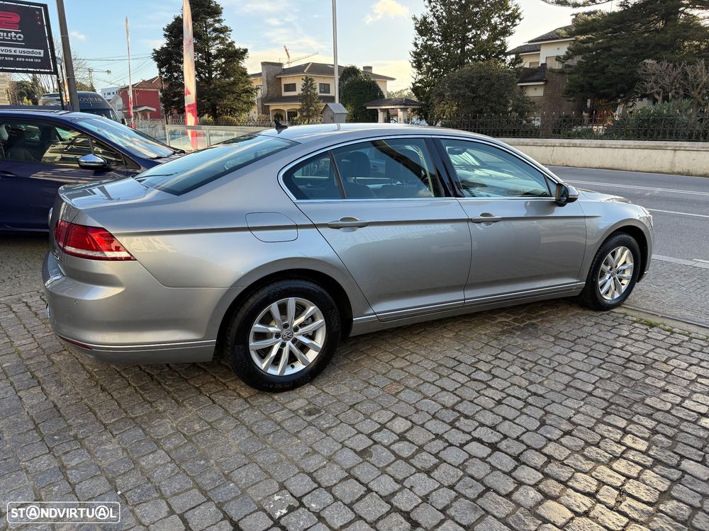 VW Passat 1.6 TDI Highline - 12
