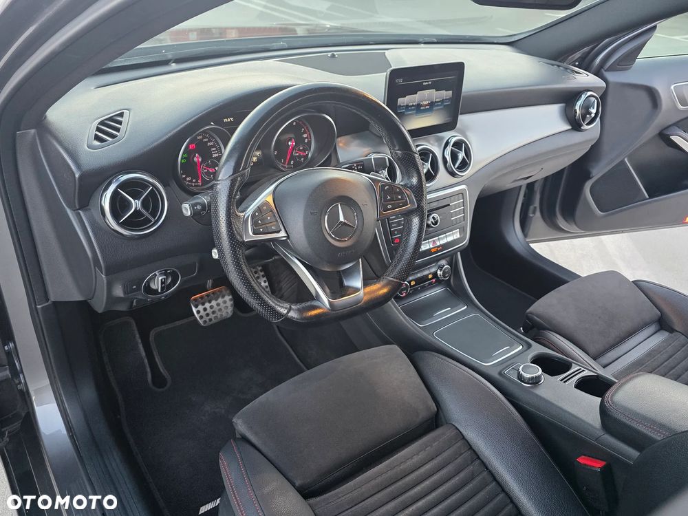 Mercedes-Benz GLA 200 7G-DCT AMG Line - 11