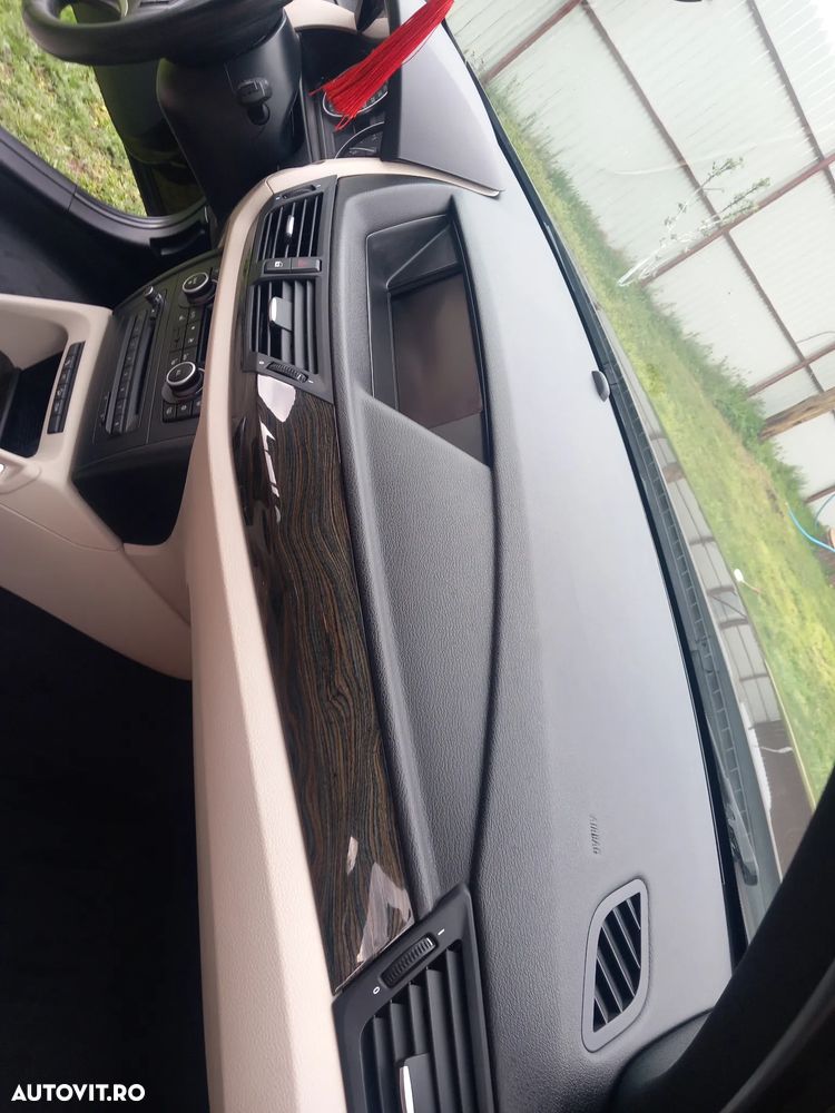 BMW X1 xDrive20d - 9