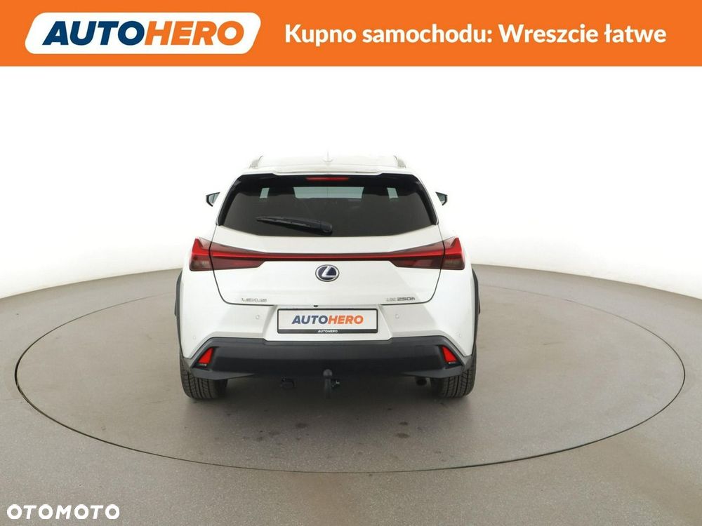 Lexus UX 250h - 7