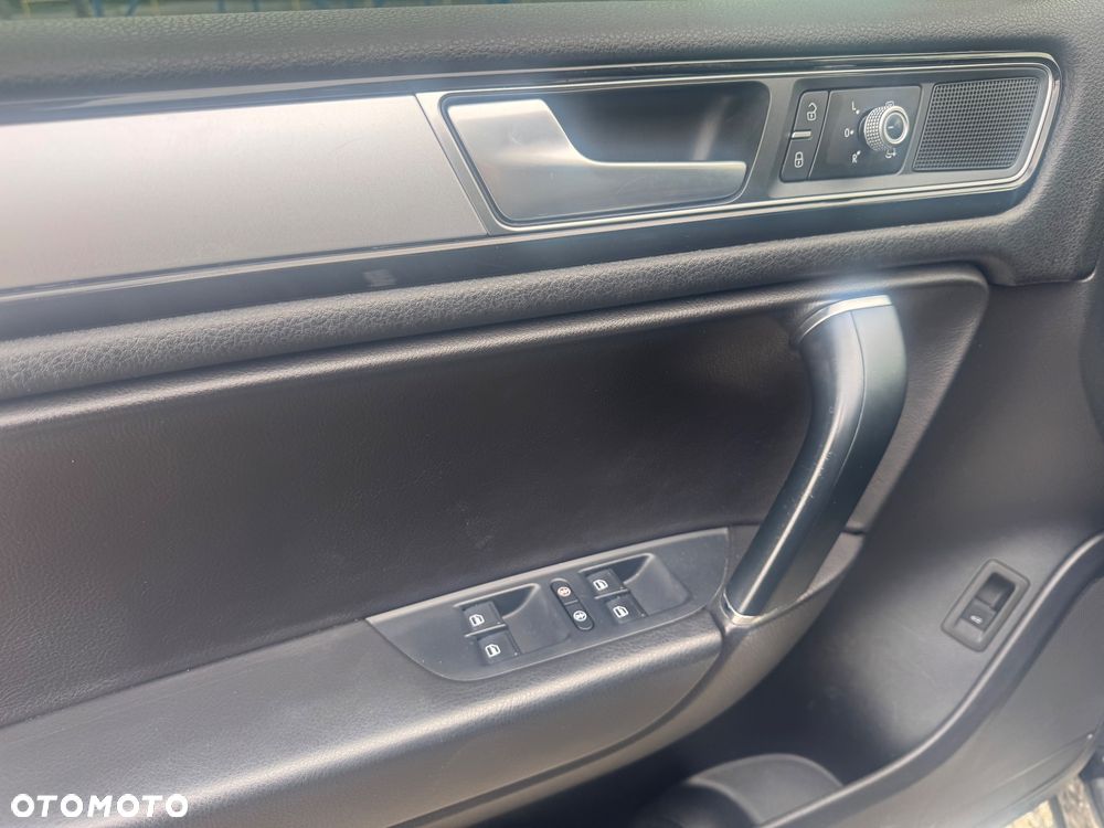 Volkswagen Touareg 3.0 V6 TDI BMT - 9