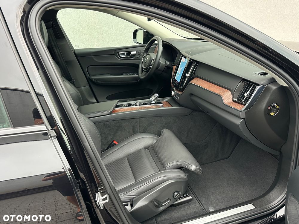 Volvo XC 60 B4 D AWD Geartronic RDesign - 23