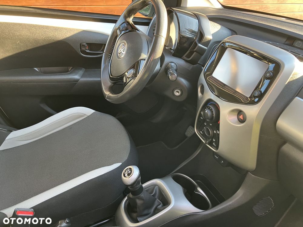 Toyota Aygo x-play touch - 11