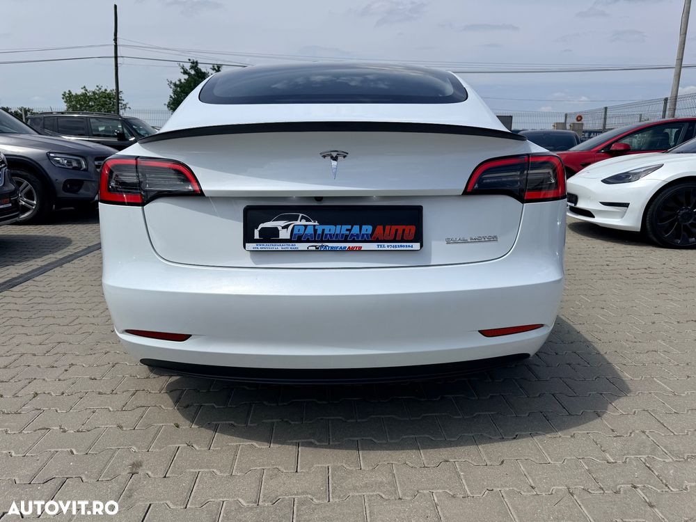 Tesla Model 3 - 3