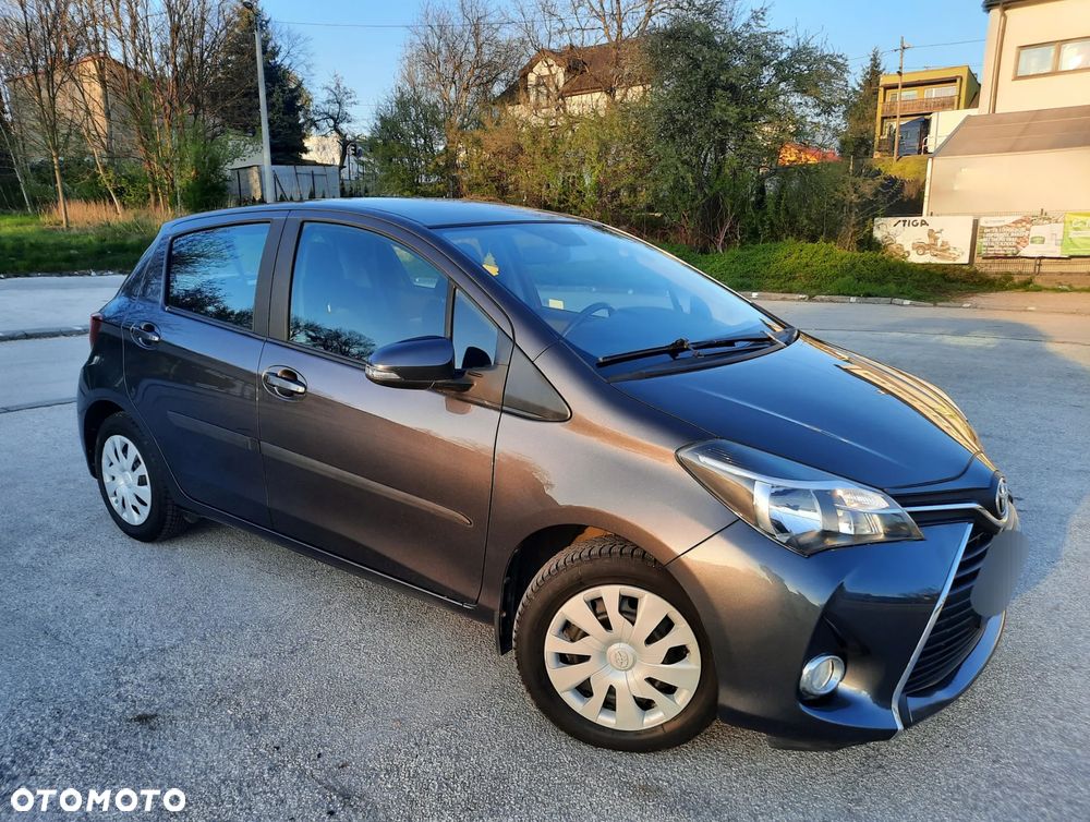 Toyota Yaris 1.33 Premium EU6 - 1