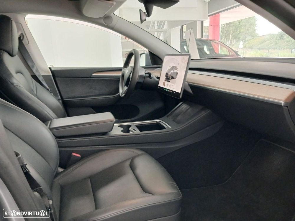 Tesla Model Y Long Range Dual Motor AWD - 8