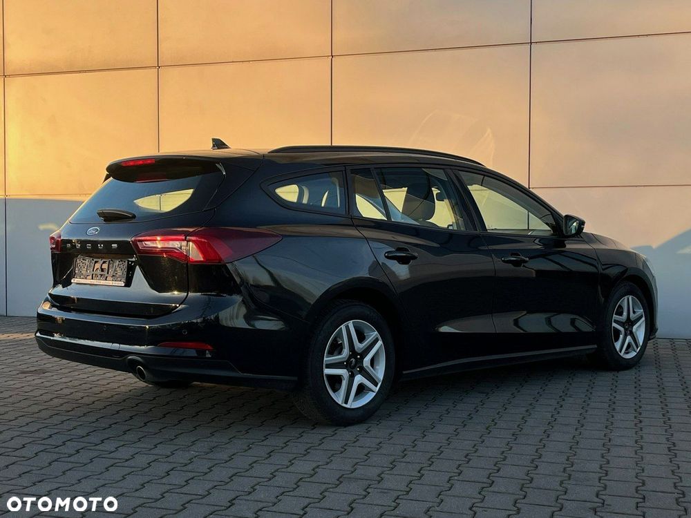 Ford Focus SW - 8