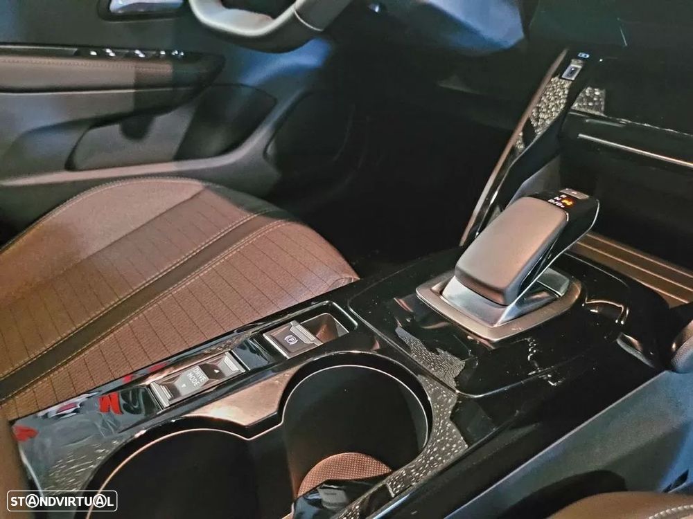 Peugeot e-208 Allure - 26