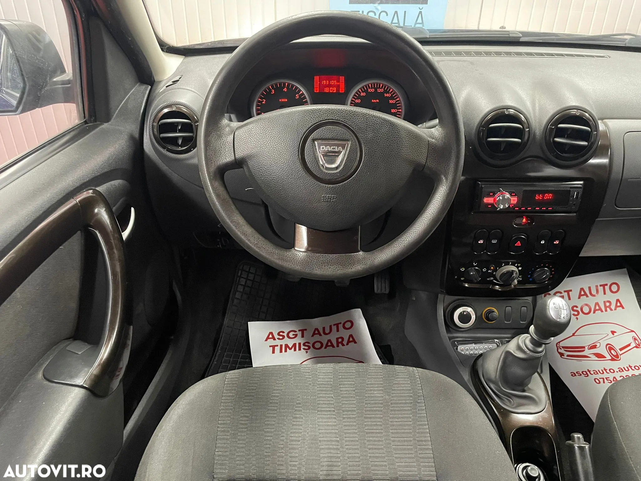 Dacia Duster 1.6 4x4 - 8