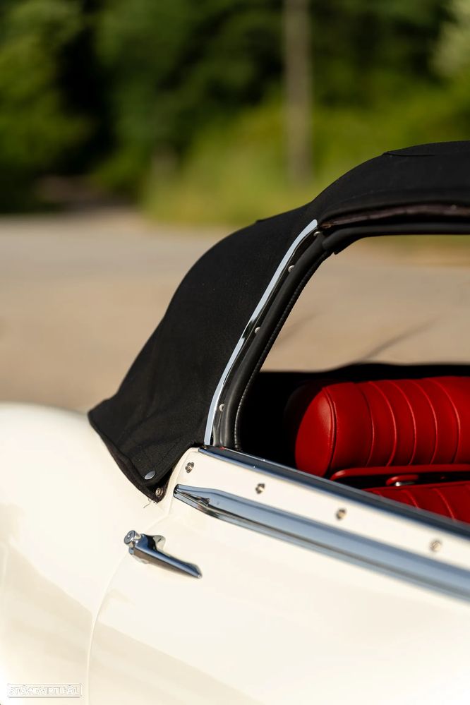 Jaguar E-Type - 39