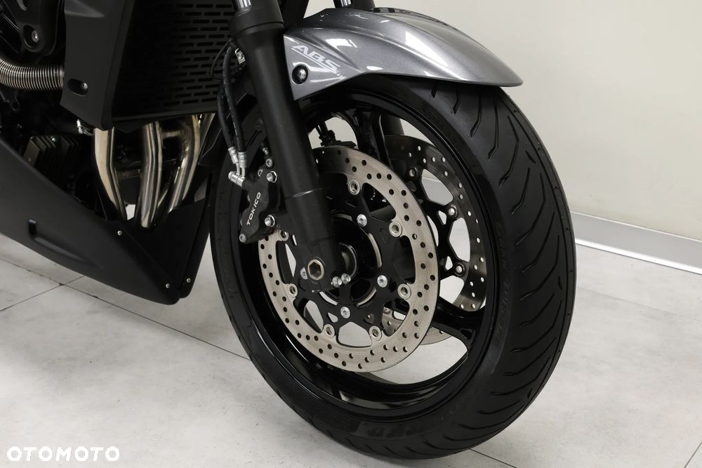 Suzuki GSR - 32