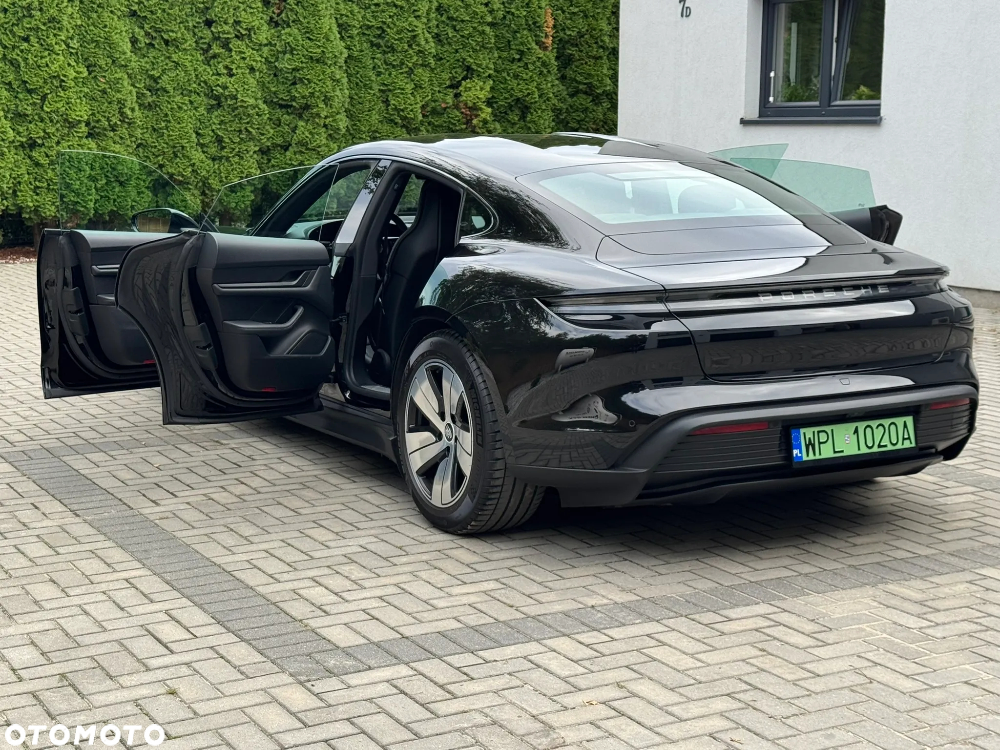 Porsche Taycan - 16