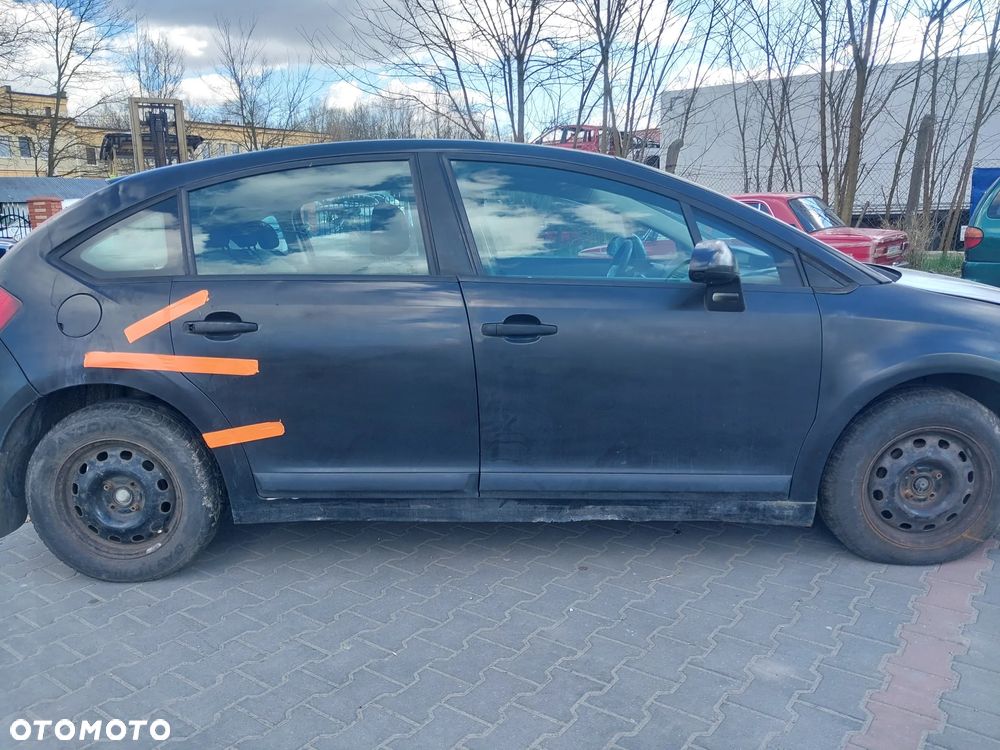 Citroen C4 I przedlift silnik 1.6 16v NFU 109 KM 10FX5G TU5JP4 skrzynia biegów drzwi maska zderzak klapa błotnik EXL belka szyba listwa panel podsufitka podszybie ramiona wycieraczek osłona zwrotnica mcperson pompa tłumik półoś czujniki parkowania moduł hak holowniczy kompletny zacisk CAŁY NA CZĘŚCI - 15