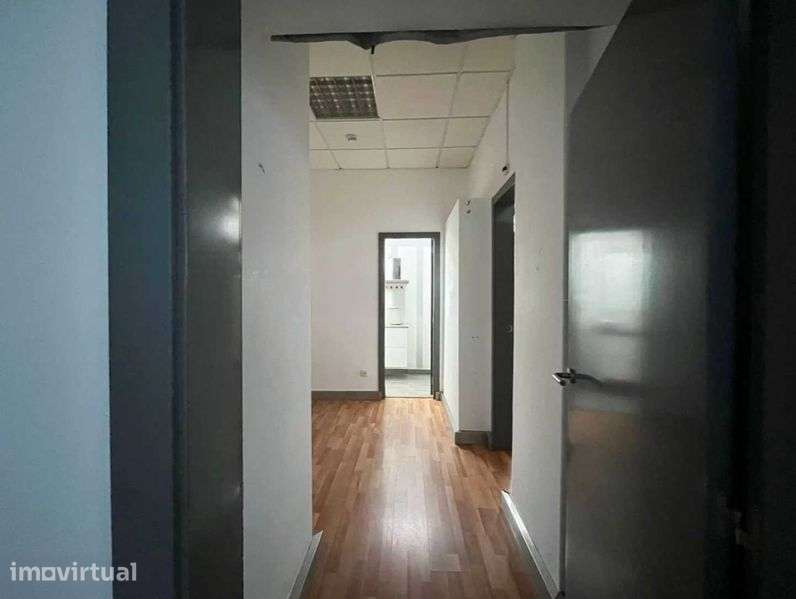 Loja/Escritório Totalmente Remodelado no Centro da Parede, Cascais - Grande imagem: 2/11