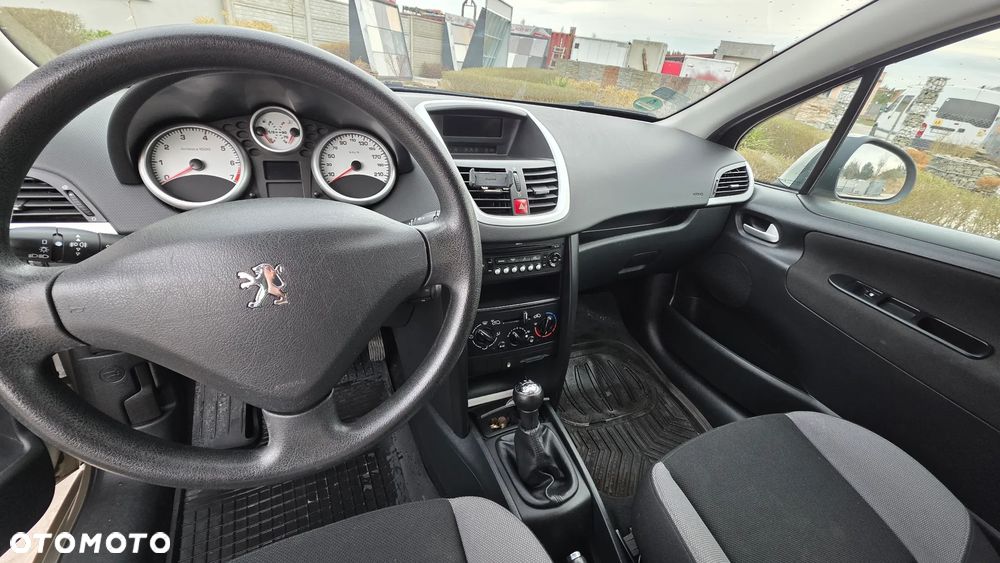 Peugeot 207 - 8