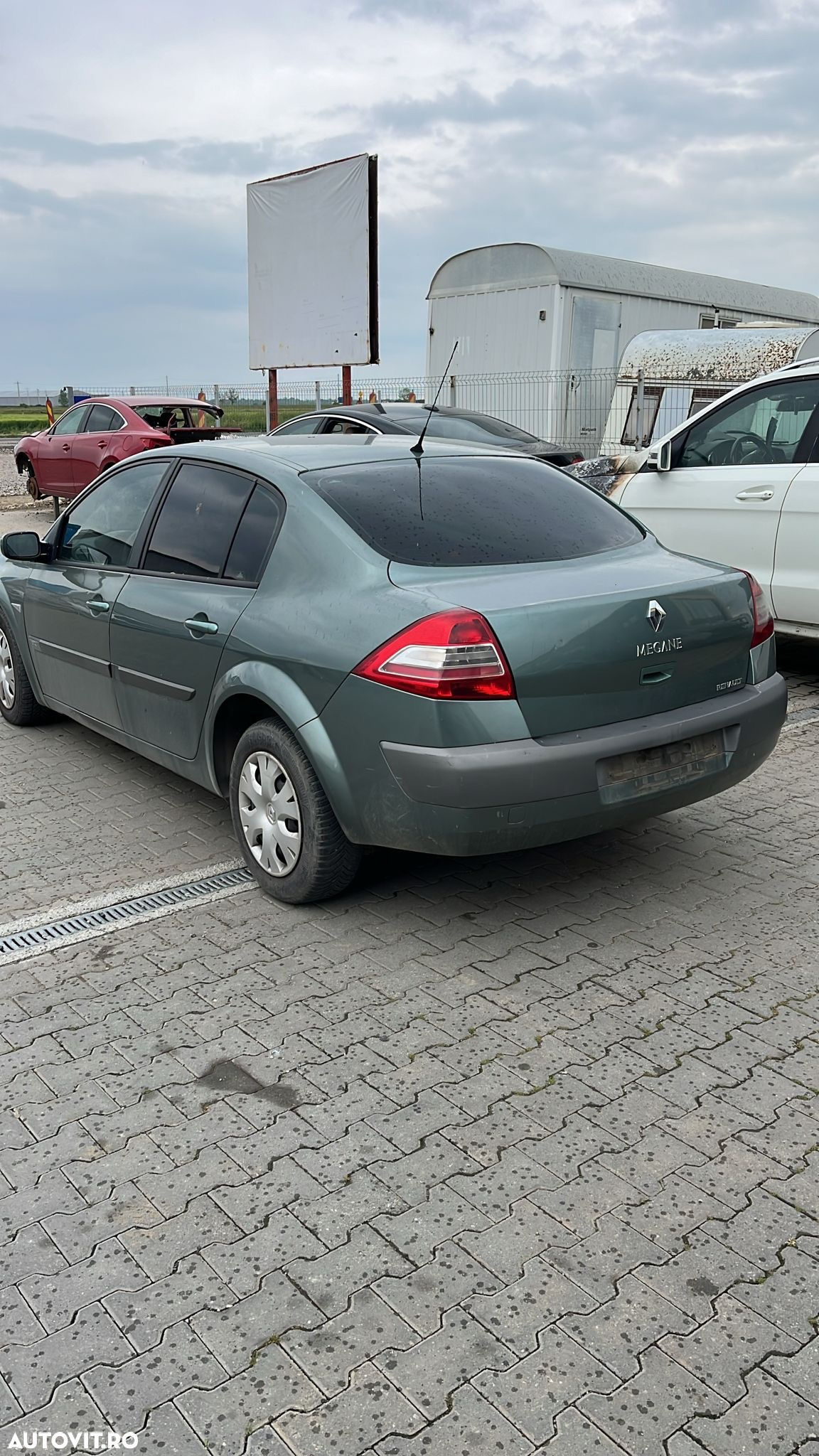 Dezmembram Renault Megane 2 1.5 diesel din 2006 - 3
