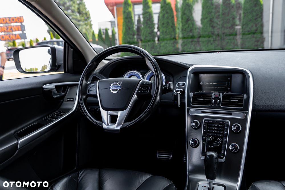 Volvo XC 60 D4 AWD Geartronic RDesign - 27