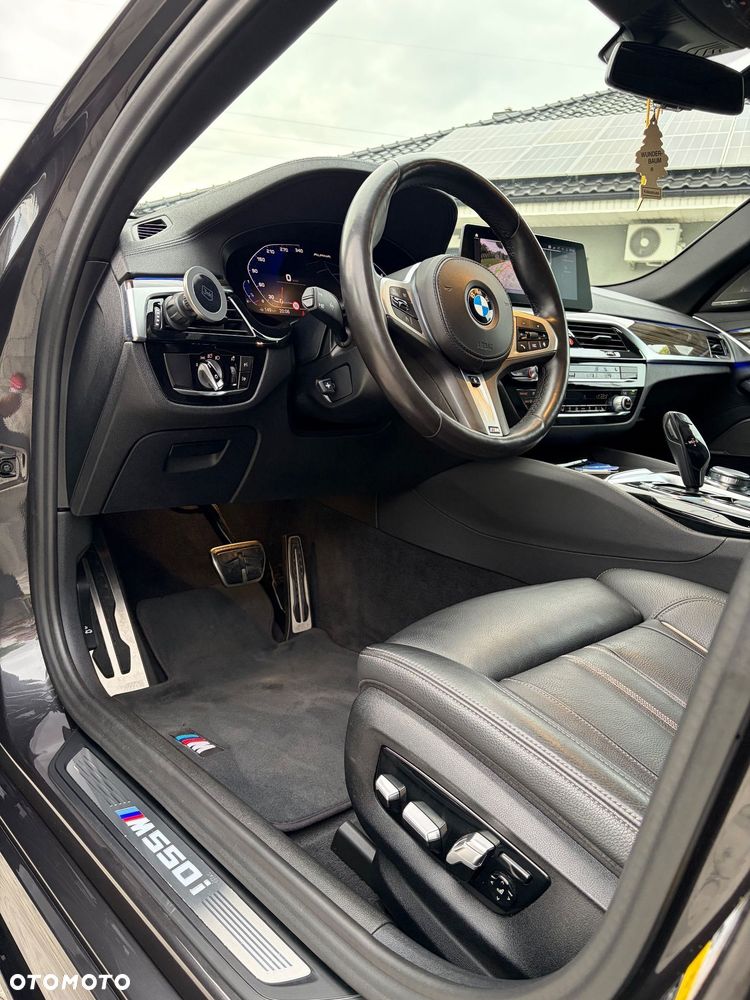 BMW Seria 5 M550i xDrive sport - 20