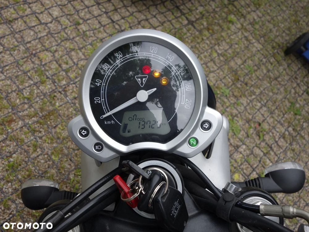 Triumph Street Twin - 4