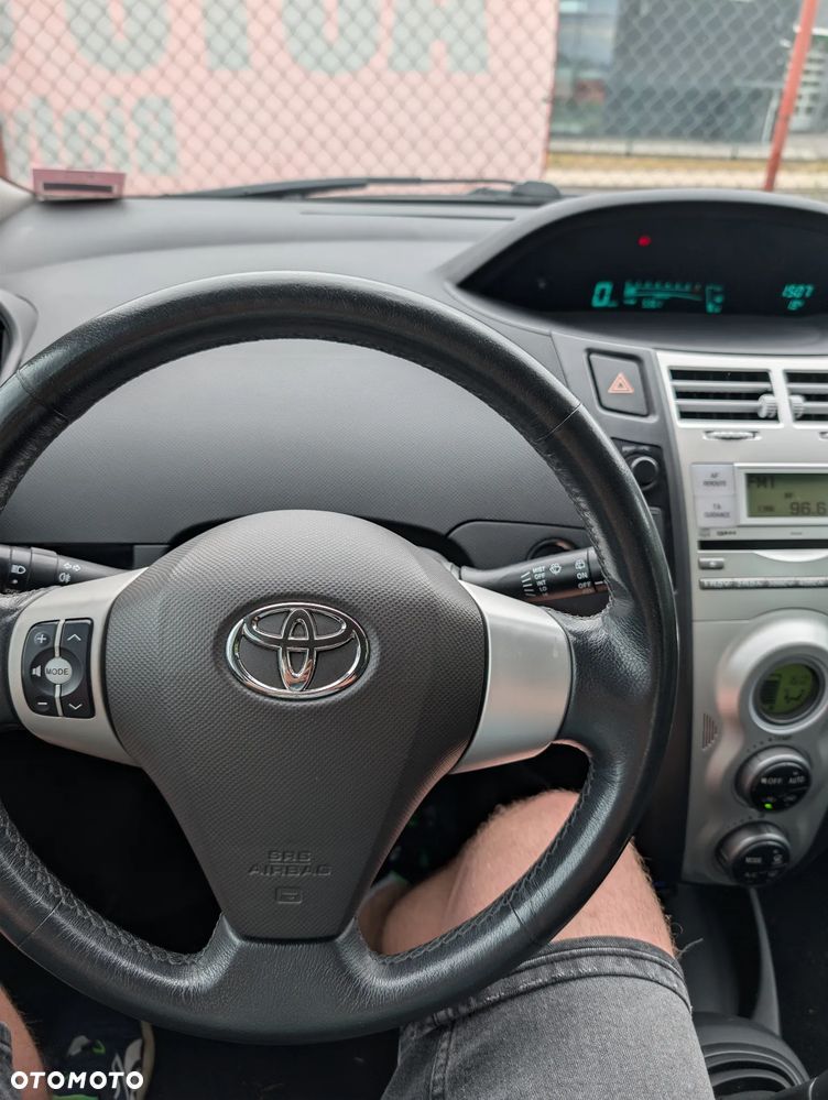 Toyota Yaris 1.3 Sol - 27