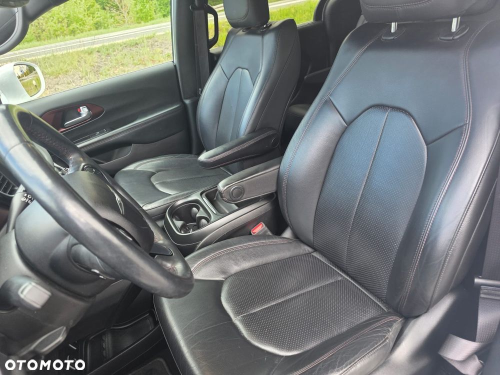 Chrysler Pacifica - 18