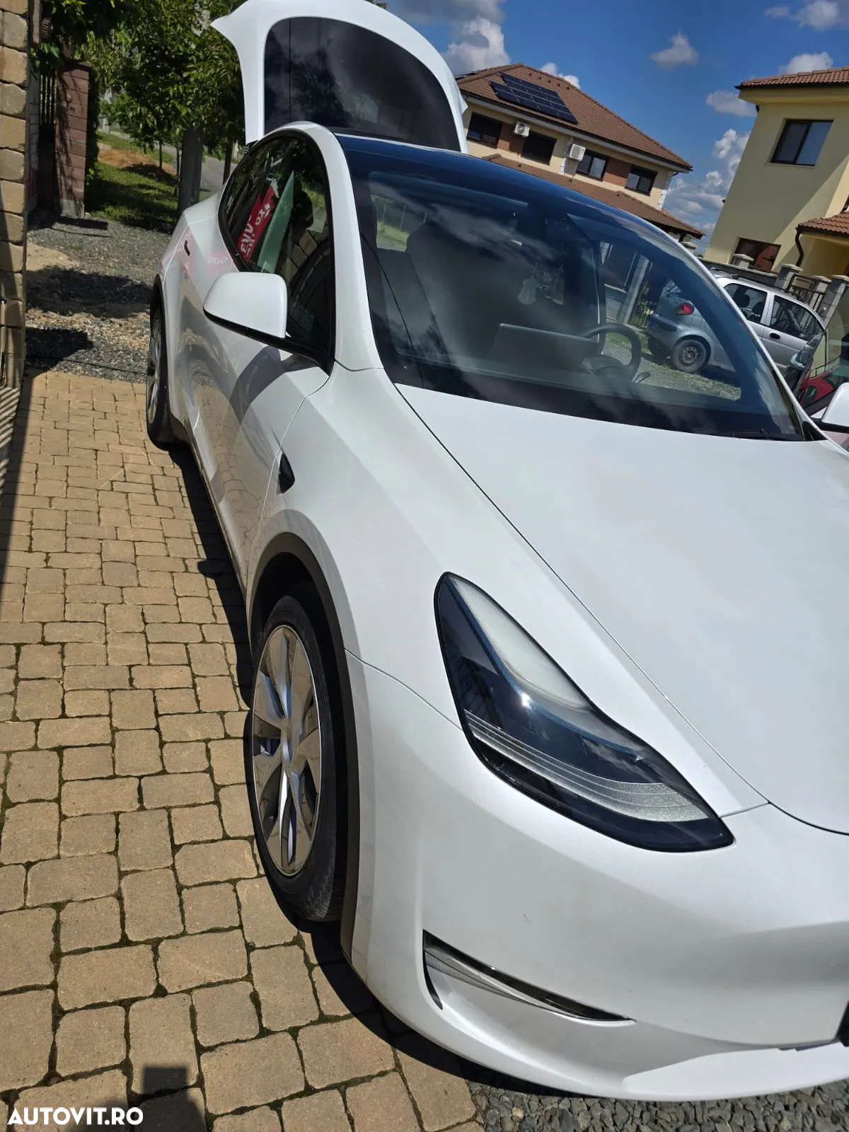 Tesla Model Y - 10