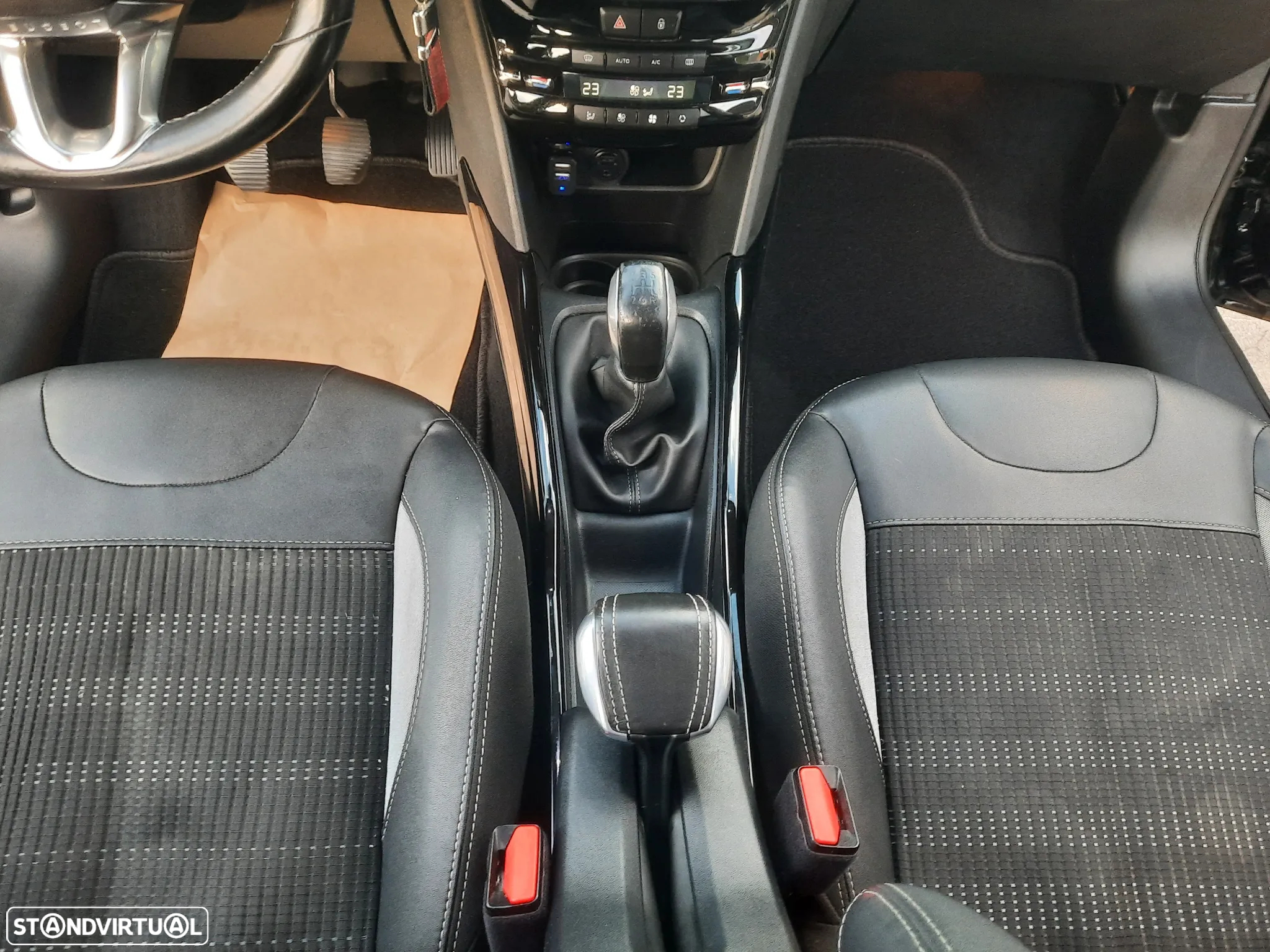 Peugeot 2008 1.6 BlueHDi Allure - 27