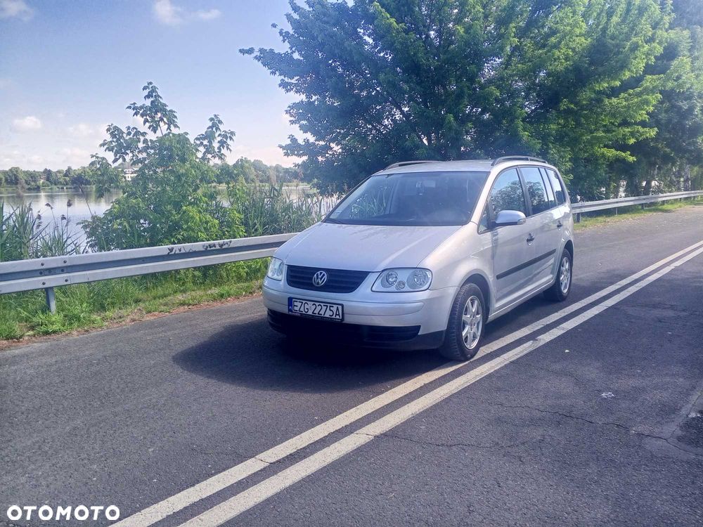 Volkswagen Touran - 1