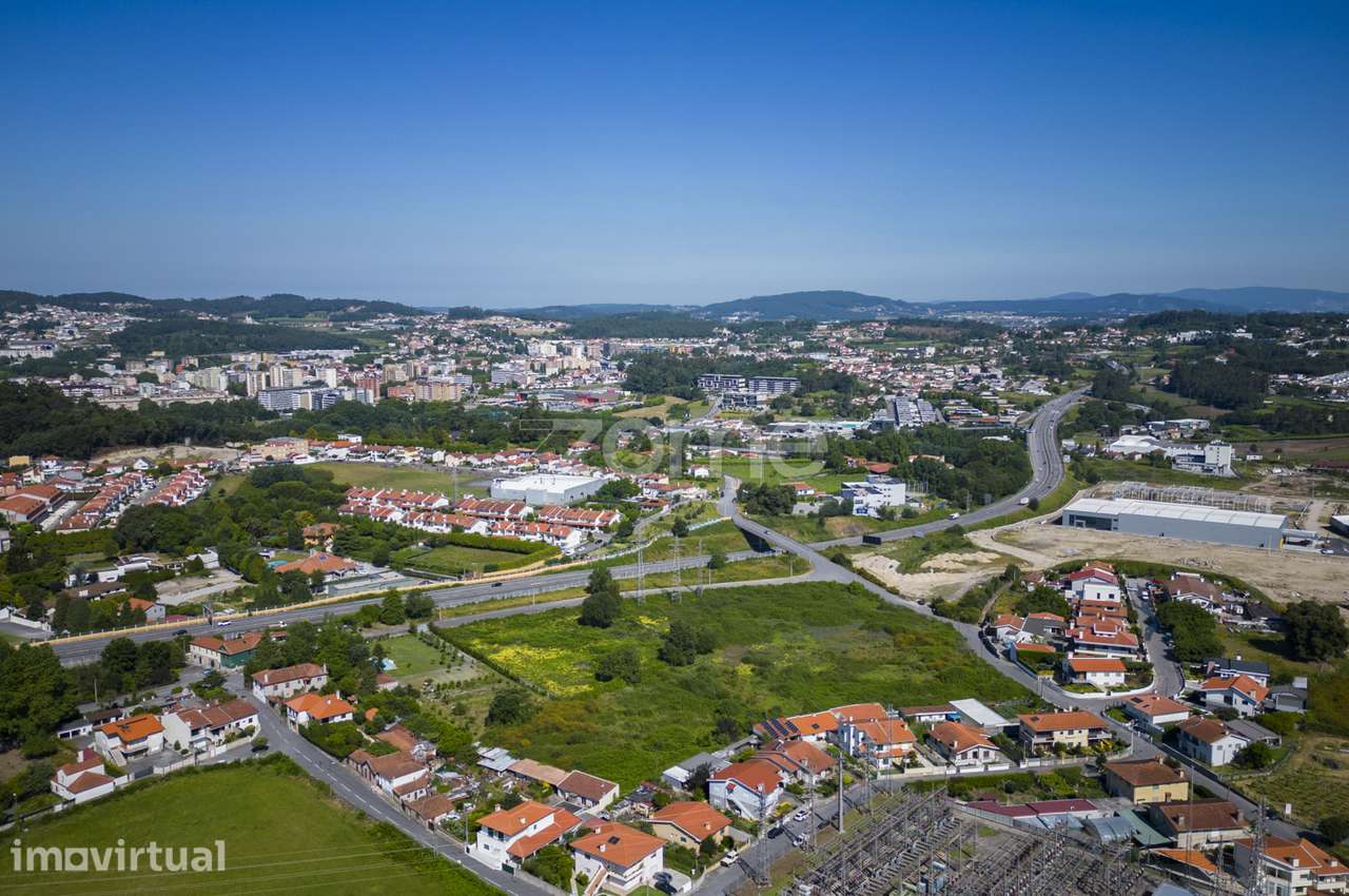 Terreno Urbanizável em Requião, Vila Nova de Famalicão. - Grande imagem: 2/16