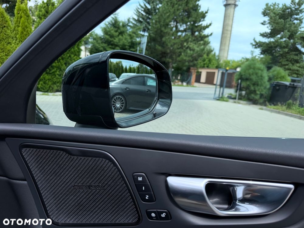 Volvo XC 60 B4 D AWD Plus Dark - 35
