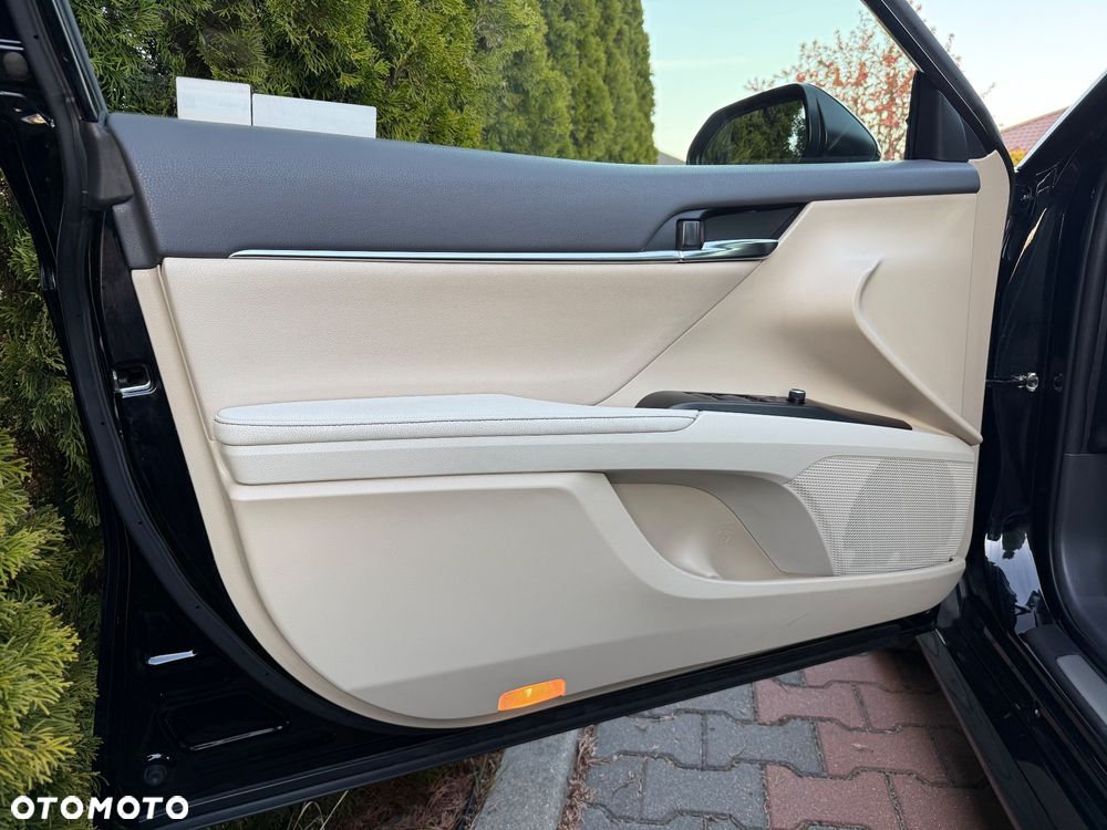 Toyota Camry 2.5 Hybrid Executive CVT - 34