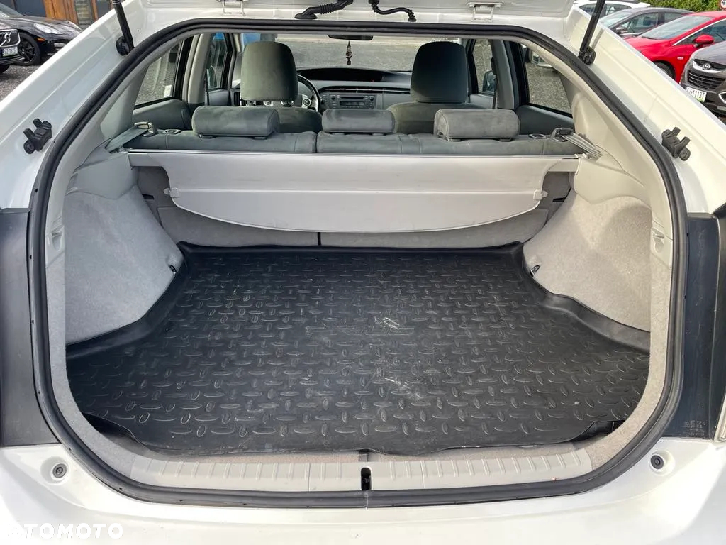 Toyota Prius (Hybrid) Executive - 10
