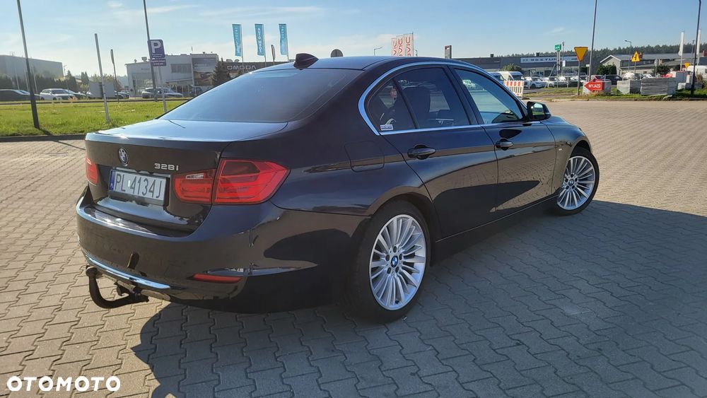BMW Seria 3 328i Luxury Line - 4