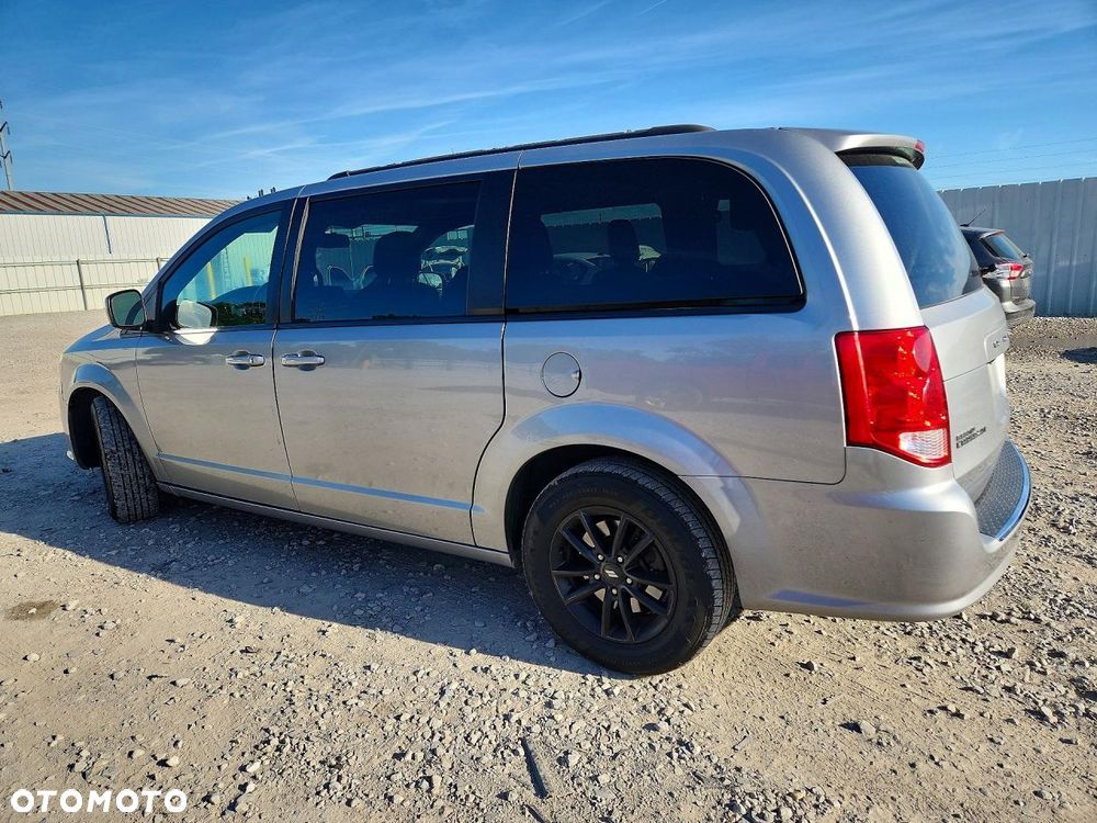Dodge Grand Caravan - 2