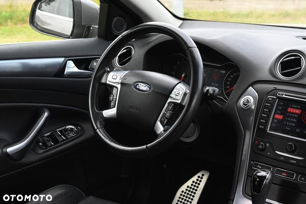 Ford Mondeo - 32