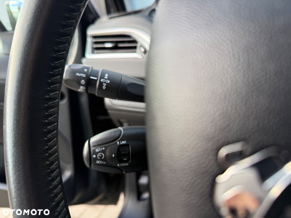 Peugeot 208 - 24