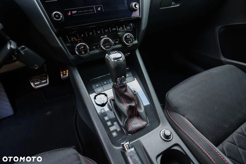 Skoda Octavia 2.0 TDI RS DSG - 30