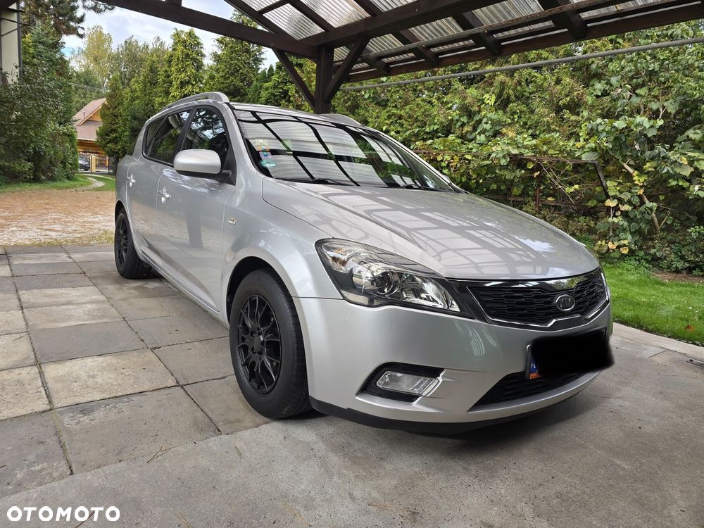 Kia Ceed 2011 photo 2