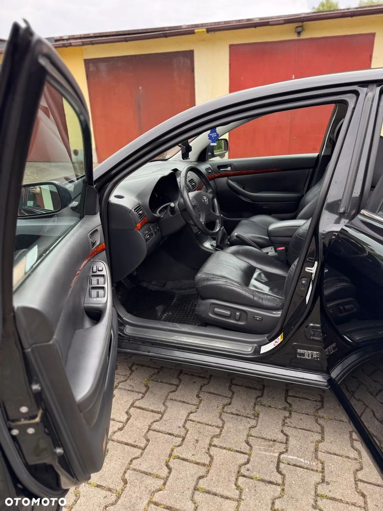 Toyota Avensis 2.0 D-4D Prestige - 21
