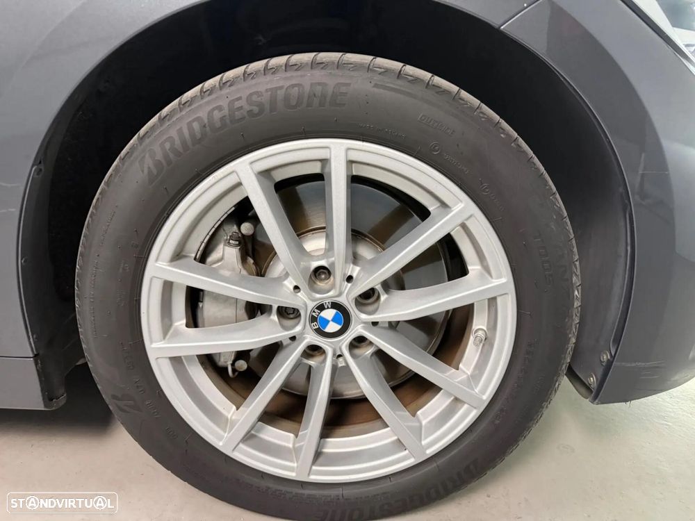 BMW 330 e iPerformance Advantage — fotografia 24