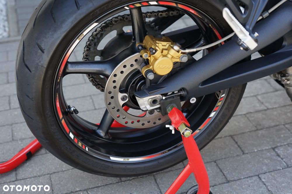 Triumph Street Triple - 8