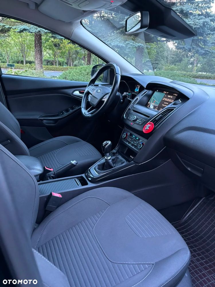 Ford Focus 1.0 EcoBoost Active Business - 24