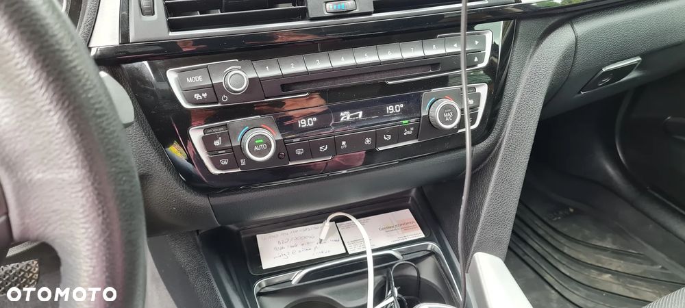 BMW Seria 3 320d Sport Line Sport - 9