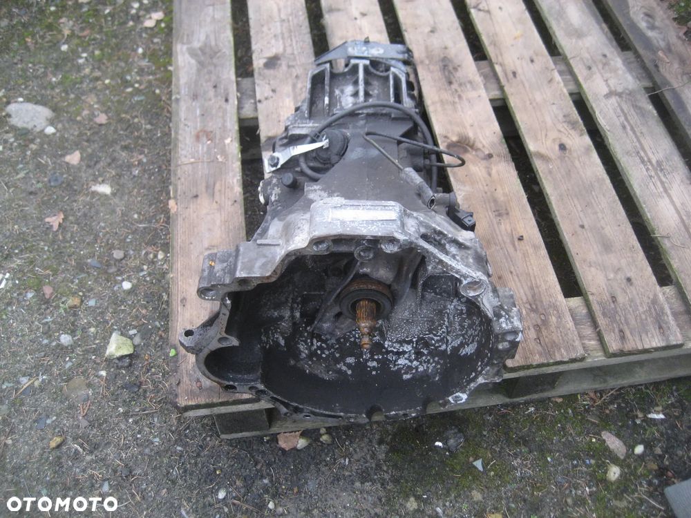 audi 100 c4 90-94r 2,3 benzyna skrzynia biegów manualna AXG - 1