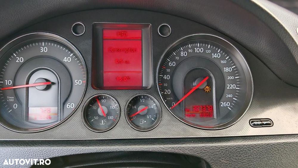 Volkswagen Passat 2.0 TDI DPF Sportline - 18