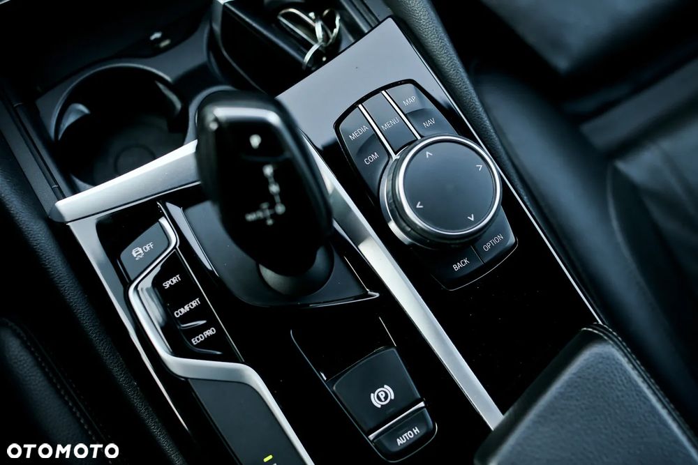 BMW Seria 5 520d Sport Line - 28